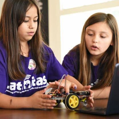Latinitas | girls building robot